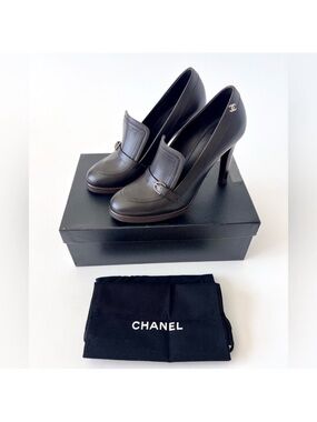 CHANEL || Dark Brown High Heel Loafer Pumps CC Logo Buckle Size EU 39